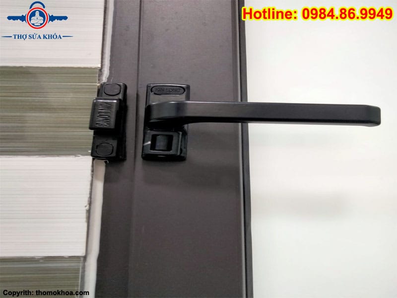 Khóa tay gạt cho cửa nhôm kính