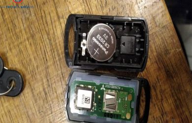 Thay pin chìa khóa xe SH