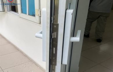 Lắp khóa cửa vân tay