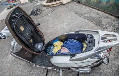 Cách mở cốp xe Lead bằng chìa khóa