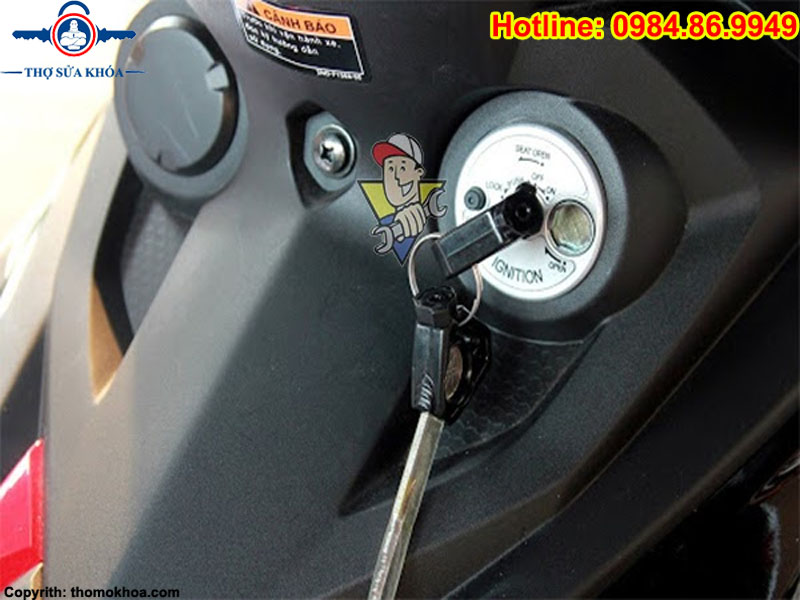 Cách mở khóa xe Sirius