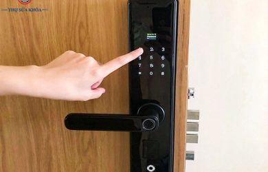 Khóa cửa điện tử