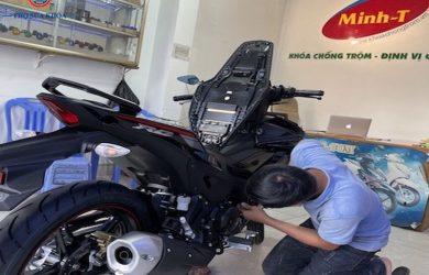 Mở cốp xe Exciter 155 bằng chìa khóa thông minh