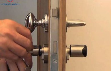 Cách Lắp Khóa Cửa Gỗ
