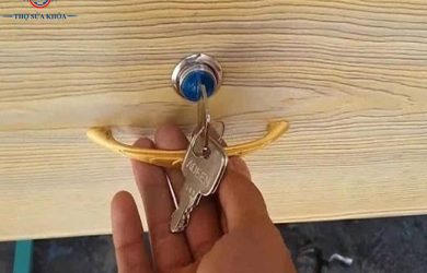 Lắp Đặt Khóa Tủ Theo Yêu Cầu Của Khách Hàng