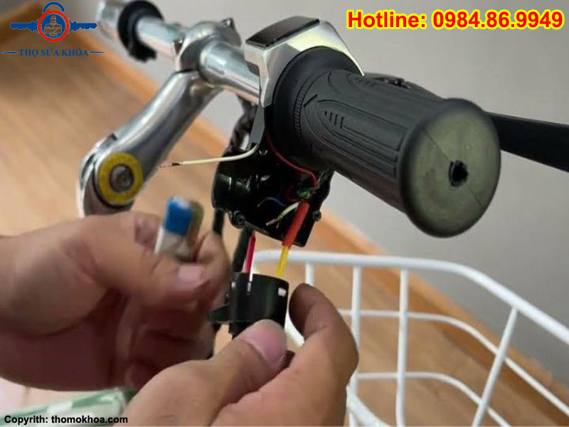 Thay Ổ Khóa Xe Đạp Điện
