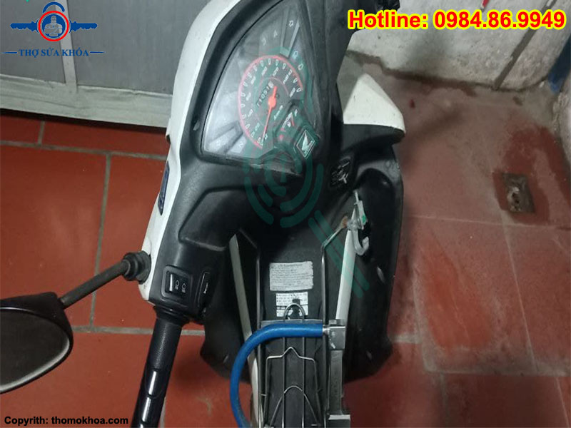 Cách Xử Lý Dứt Điểm Khóa Cổ Xe Bị Kẹt