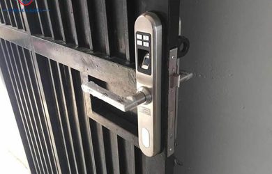 Khóa Vân Tay Cửa Sắt