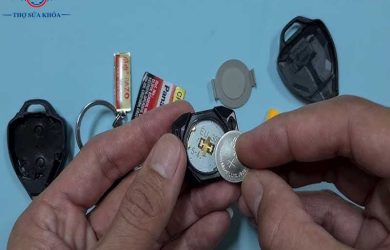 Cách Thay Pin Chìa Khóa Xe Toyota Vios