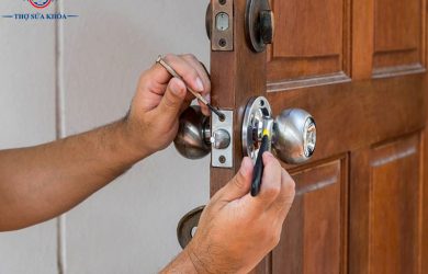 Cách Lắp Khóa Cửa Tay Nắm Tròn