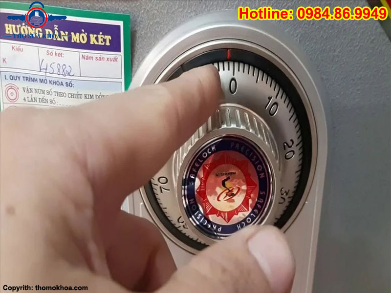 Cách Mở Két Sắt Cơ