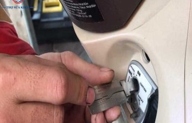 Cách Mở Khóa Xe Lead Khi Bị Mất Chìa Khóa
