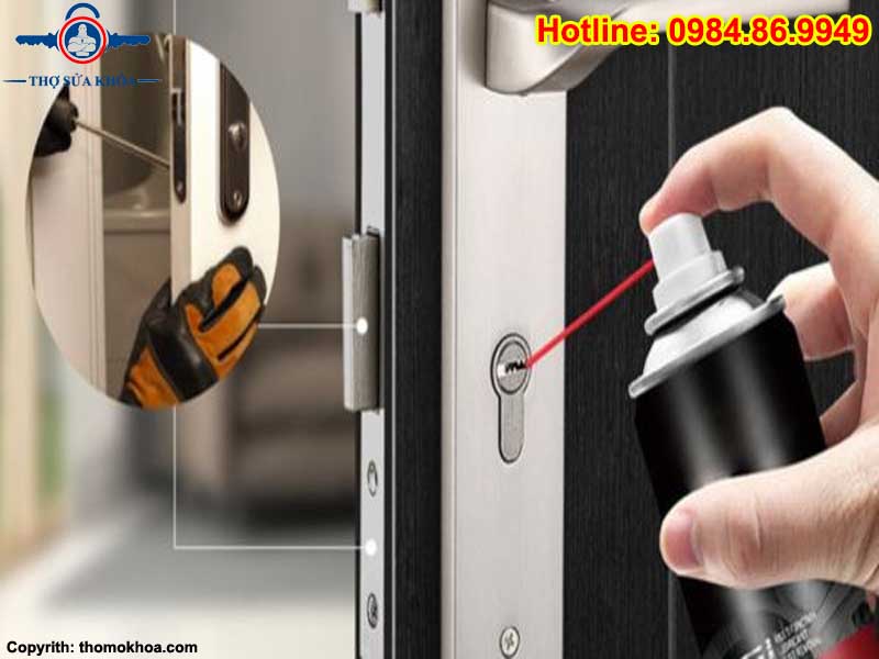 Cách Mở Cửa Nhôm Bị Khóa Từ Bên Ngoài 