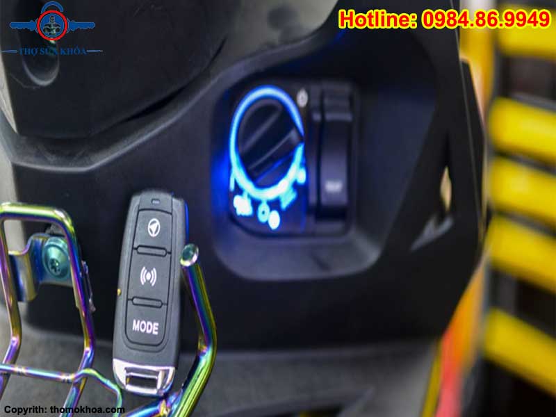 Cách Mở Xe Winner Khi Chìa Khóa Hết Pin