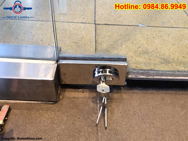 Phá Khóa Cửa Kính Không Cần Khoan