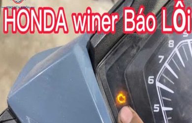 Xe Winner Nhấp Nháy Đèn Vàng