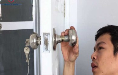 Khóa Bị Kẹt Không Mở Được