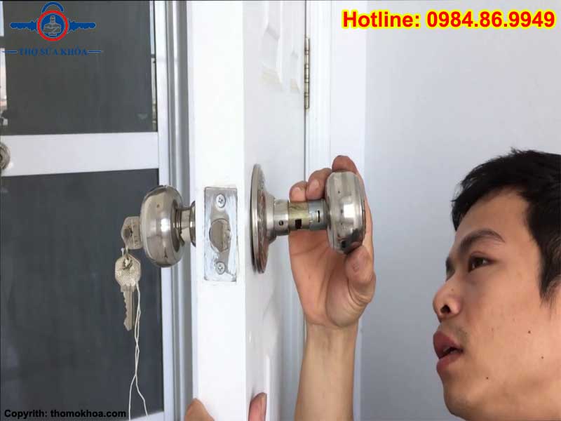 Khóa Bị Kẹt Không Mở Được