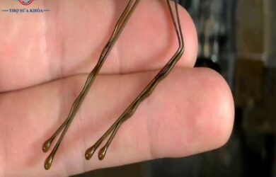 Mở Khóa Cửa Gỗ Bằng Kẹp Tóc