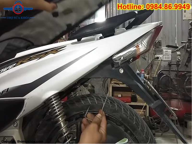 Bảo Dưỡng Ổ Khóa Cốp Xe Wave