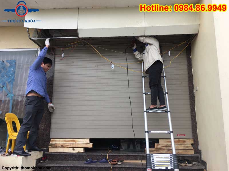 Thợ Sửa Khóa Cửa Cuốn Tại TPHCM
