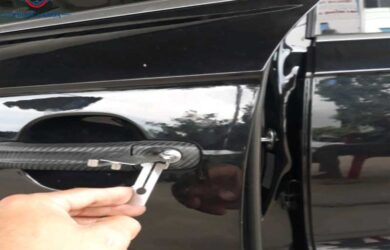 Cách Mở Khóa Thùng Gắn Mui Xe Ô Tô