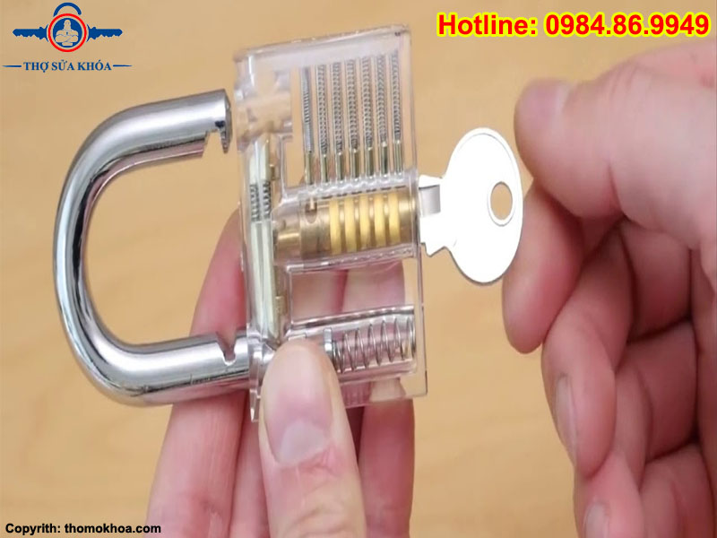 Mở Ổ Khóa Trong Suốt