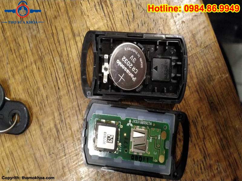 Cách Thay Pin Chìa Khóa Smartkey Xe Vision