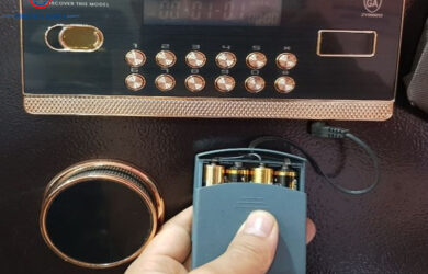 Két Sắt Điện Tử Hết Pin