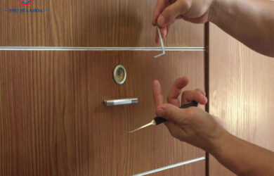 Khoan Phá Ổ Khóa Tủ Gỗ