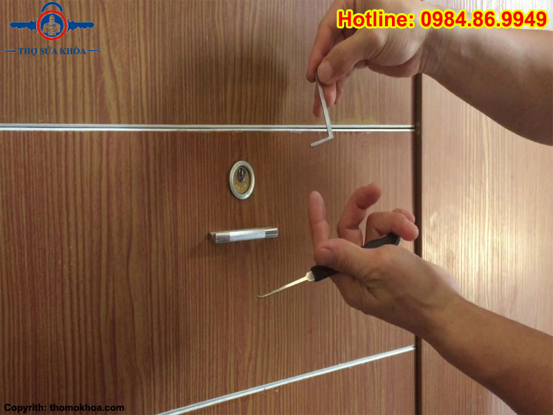 Khoan Phá Ổ Khóa Tủ Gỗ