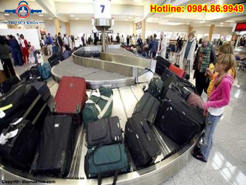 Kiểm Tra Vali Sau Chuyến Bay Để Phát Hiện Dấu Hiệu Bị Phá Khóa