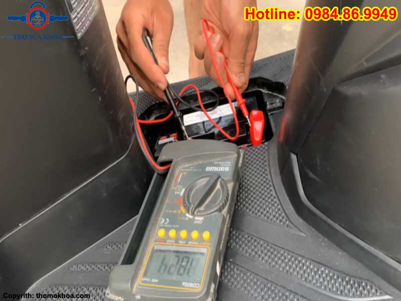 Cách Mở Xe Vario Khi Hết Bình