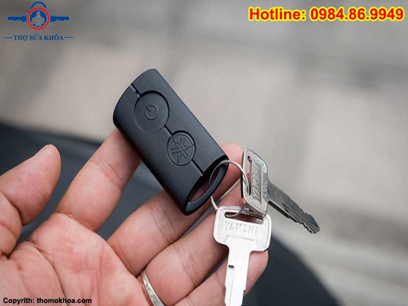 Cách Thay Pin Chìa Khóa Xe Grande