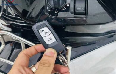 Xe Air Blade Bị Kẹt Khóa Cổ