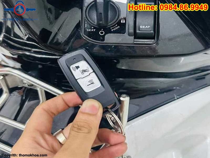 Xe Air Blade Bị Kẹt Khóa Cổ