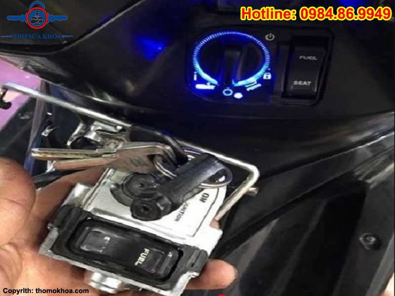 Xe Air Blade Bị Kẹt Ổ Khóa