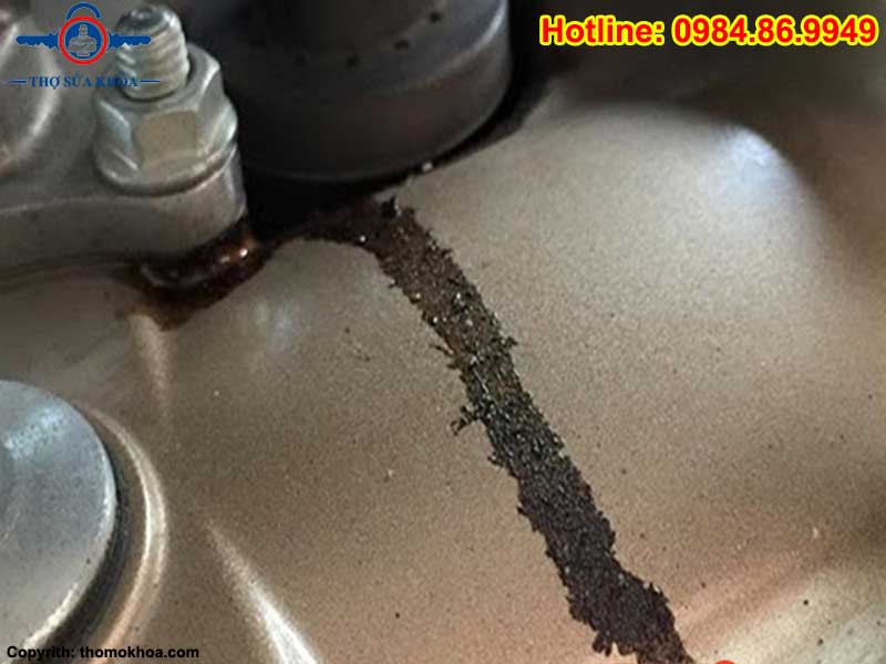 Xe Lead Bị Chảy Nhớt