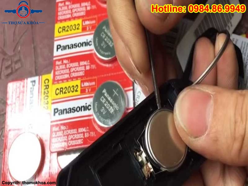 Cách Thay Pin Chìa Khóa Smartkey Air Blade